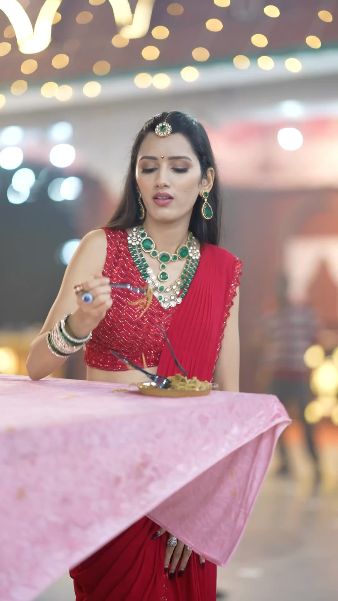 Chowmein khane Ki ninja technique ? #neetubisht #lakhneet #wedding #trending #funny #shorts