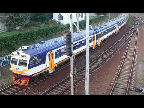 найсвіжіша після Кеврз" ліврея шестивагонна ер9м-531 Київ сіті уз ...