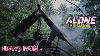 Heavy Rain Bushcraft, Hunting Fish at Night and Sleeping in a Warm Raft Shelter