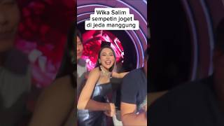 Wika Salim Sempetin Joget Di Jeda Manggung Artis Indonesia