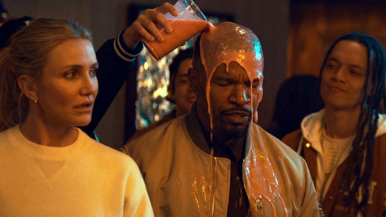 قلدرها یک زوج را جلوی فرزندانشان تحقیر کردند، غافل از اینکه آنها مأموران سابق سیا هستند.