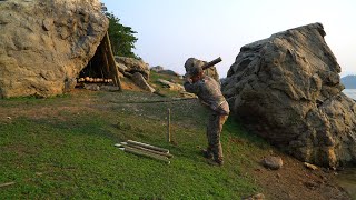 Solo Bushcaft: Overnight next to the lake at bushcaft camp. Fishing & making delicious grilled fish.