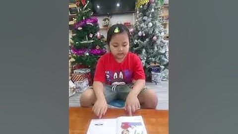 Tiếng Anh Giao Tiếp Tại Phan Thiết: Niko practices reading a book called One Insect