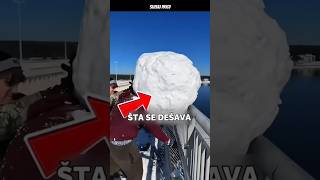 Ubacio je ogromnu grudvu snega u reku a onda se dogodilo OVO!!#shorts #shortvideo #short #shortsfeed