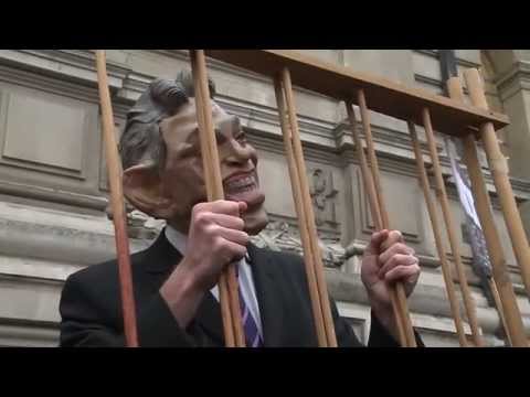 Rose Gentle travels to the Iraq war enquiry holding Tony Blair responsible for her son's death Instructional Video
