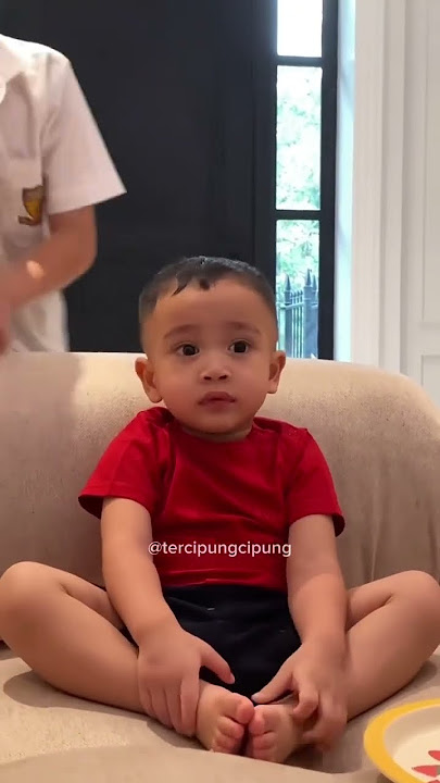 ketika Nagita dan rafathar gangguin rayyanza yang lagi asik makan #nagitaslavina #rayyanza #rafathar