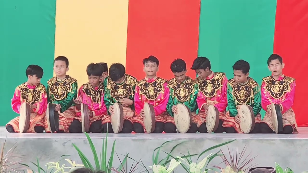 SANGAT MEMUKAU PENAMPILAN RAPAI GELENG SISWA MTsN 2 ACEH BARAT DAYA