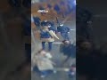 Rozbili výlohu a hajlovali na ulici. Pražští policisté hledají partu výtržníků