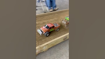 RC tractor pulling at the Worlds with a 4wd modified truck