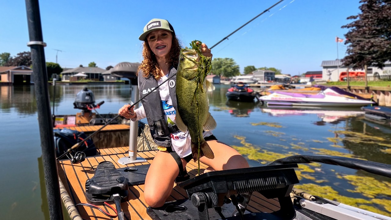 Dock Fishing Lake Erie Largemouth Bass with the CrushCity Pigstick (Long Point Bay)