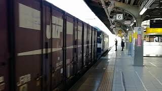 目の前で警笛を一声鳴らしてくれました!。EF210 133号機牽引仙台タ発名古屋タ行5091レ名古屋6番線通過