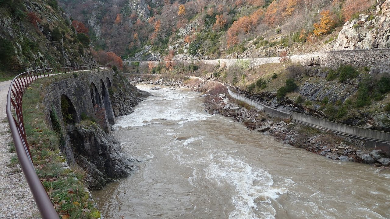 La Dolce Via du Cheylard aux Ollières sur Eyrieux, une superbe balade avec des paysages magnifiques.