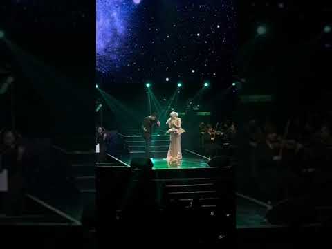 SELURUH CINTA - Cakra Khan ft Aina Abdul.