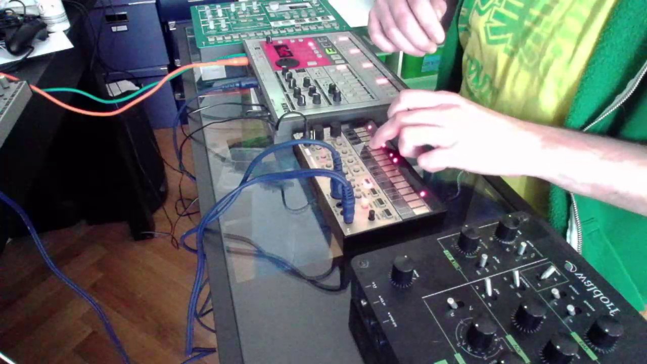 Live Jam on Korg ER-1 & Korg Volca Keys Live Jam on Korg ER-1 & Korg Volca Keys