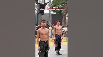 Cảnh sát cơ động trình diễn trình diễn ở phố đi bộ #respect #congannhandan #canhsatcodong #short