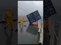 Doğanın gücü karşısında insan dayanışması... 🌊🚢 Siz olsanız o anda ne yapardınız?