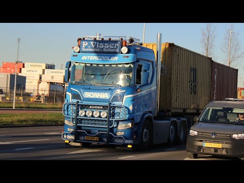 Trucks at waalhaven