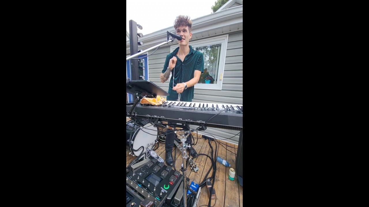 One Man Party Band rocks a penthouse?!🥁🎹🎸🎙️