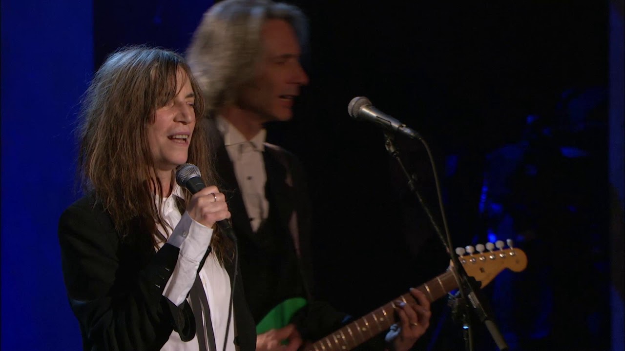 Patti Smith performs "Because the Night" at the 2007 Rock & Roll Hall of  Fame Induction Ceremony - YouTube