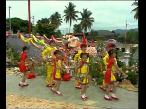 精灵乖宝宝 欢笑满人间 过年大过天 Official MV