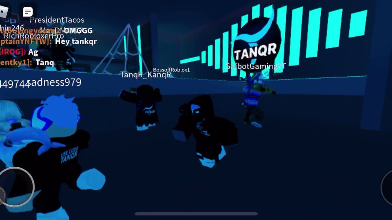 Playing tanqR game in roblox tanqR hangout - YouTube