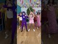 Sofì e Luì vestiti di carnevale ballano con i loro amici 😂