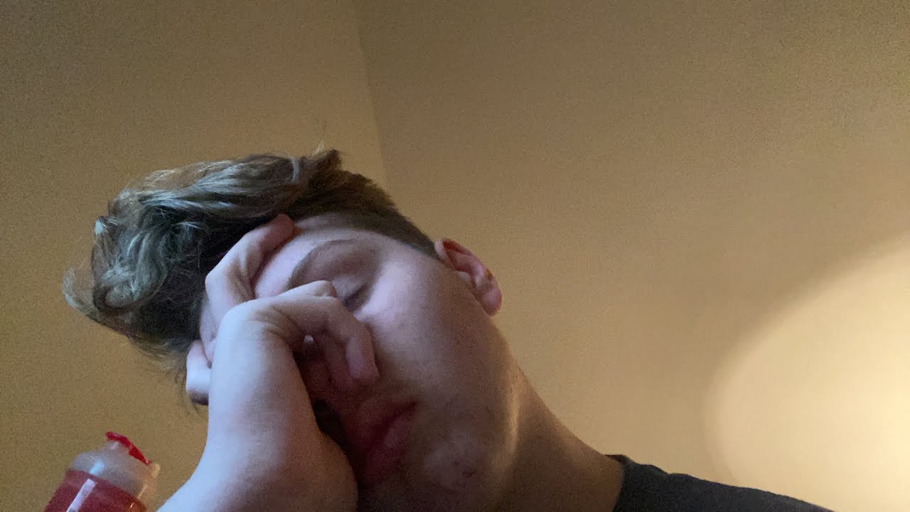 Listening to I’M BACK by Belle Delphine for 1 hour (cus I’m bored)
