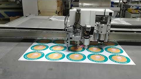 AccTek cnc oscillating knife cutting machine 1625 1825 2030 cut paper cloth with CCD and projector