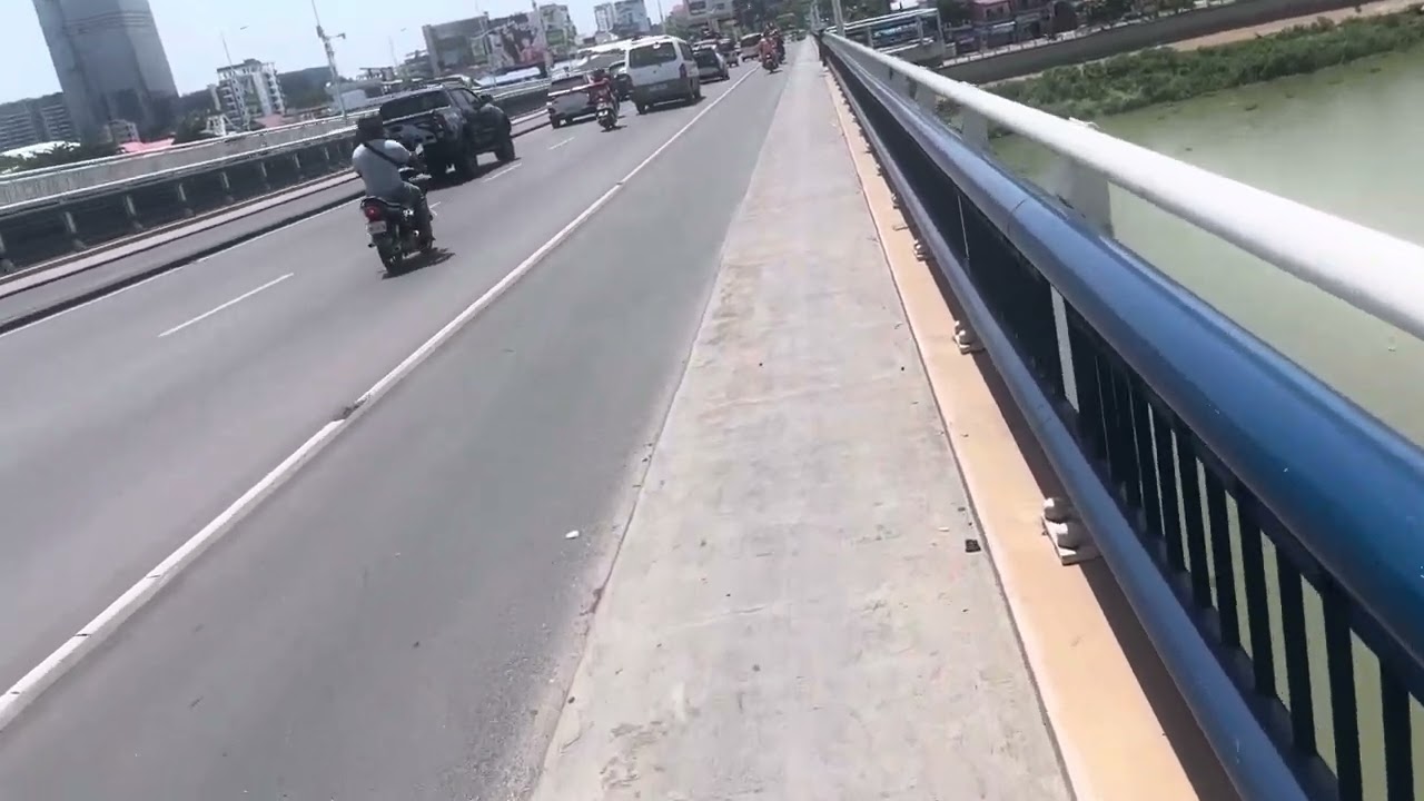 Chroy Changvar Bridge Walk