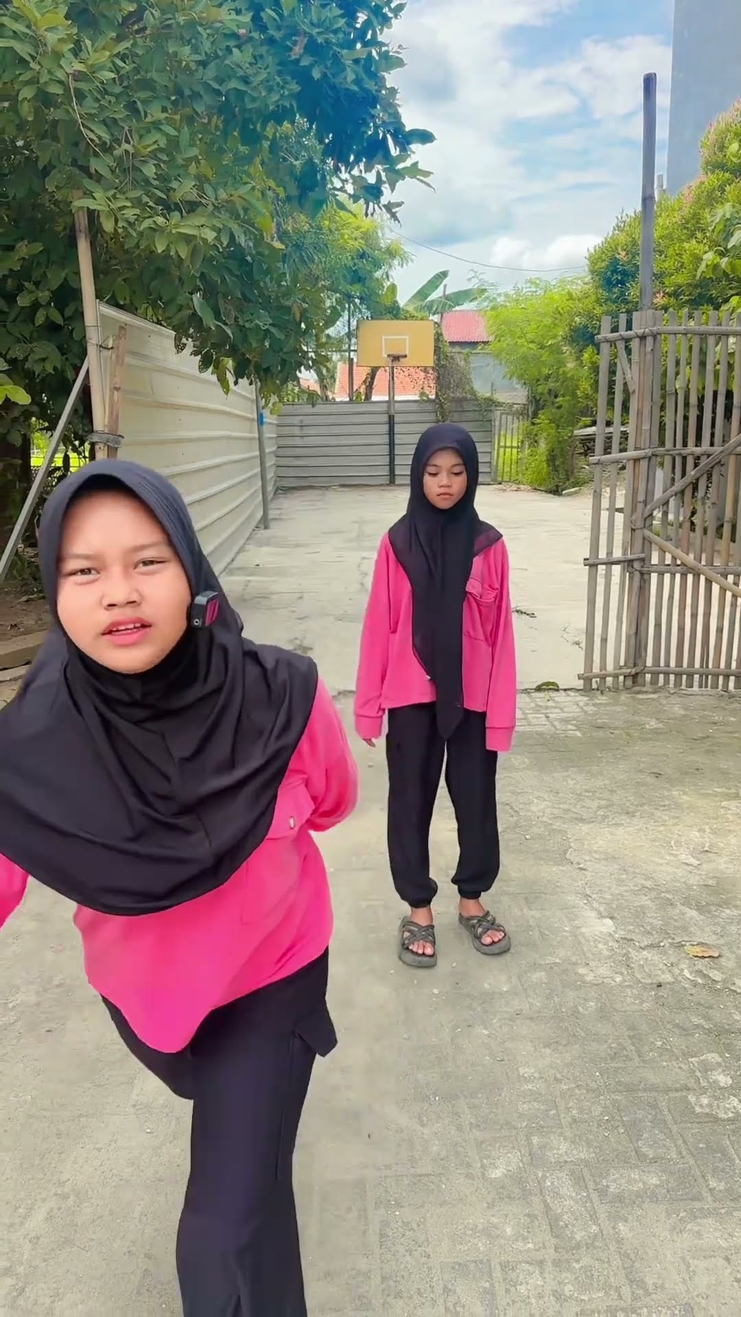 TERNYATA DIA BUKAN AINUN TAPI ROBOT