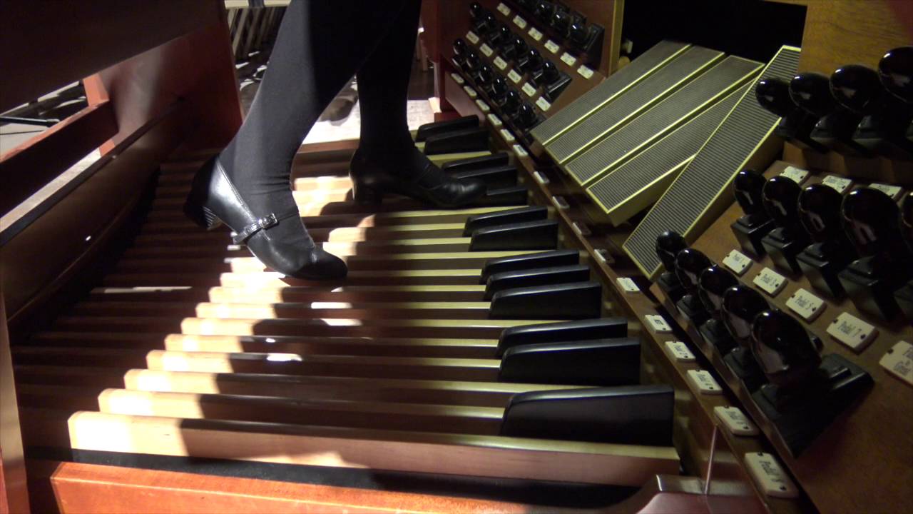 Rondeau from Abdelazer by Henry Purcell, trans. Christopher Morris performed by Emily Cao