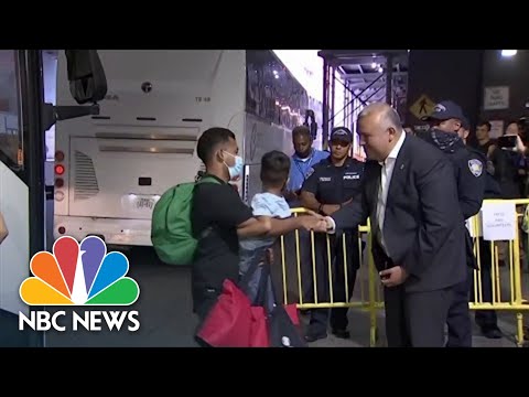 Nyc opens asylum resource center to help incoming migrants