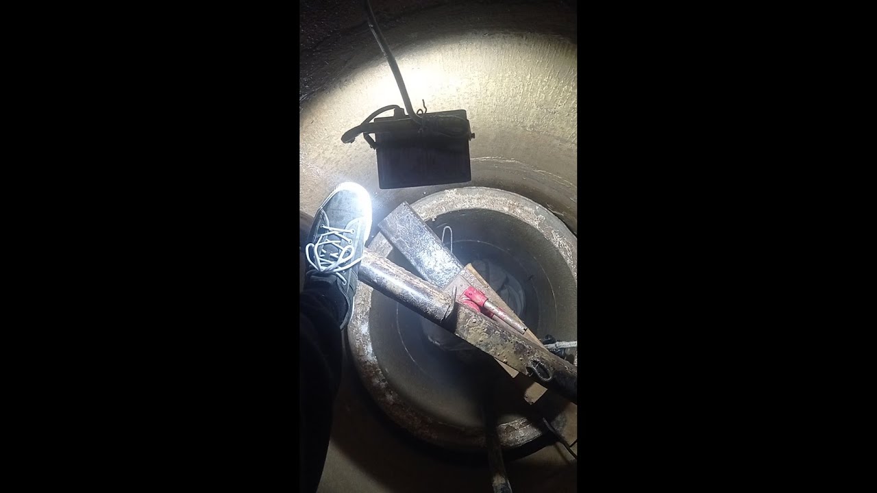 Углубление колодца проходим плывун - YouTube