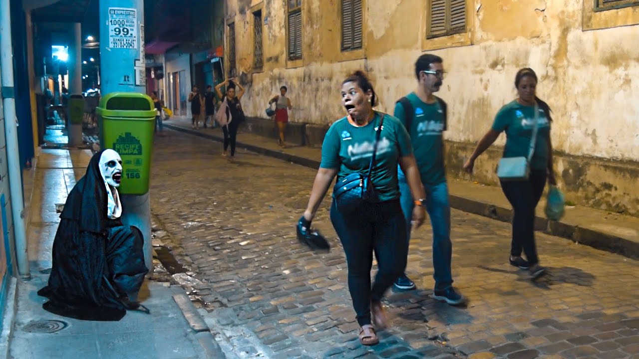 PEGADINHA A FREIRA - The nun prank