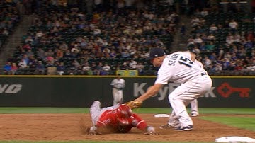 LAA@SEA: Mariners turn a 1-6-5-4 double play