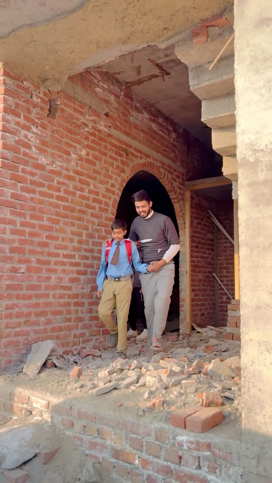 एक बाप अपने बच्चो के लिए कुछ भी कर सकता है?? #emotional #foryou #shortsfeed #shorts #papa #school