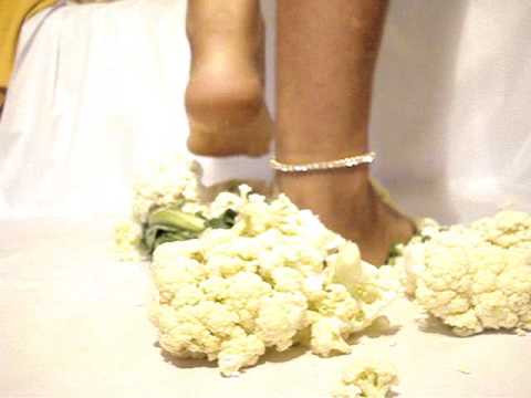PAULA CRUSHING A CAULIFLOWER