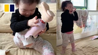 2-year-old girl puts on prosthetic leg for first time