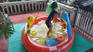 Shiva Versi Indo Lagi Mandi Di Kolam Kecil Siva Indo Senang Bermain Air