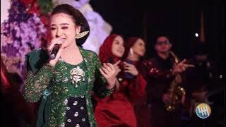 NIKEN SALINDRI DI ACARA WEDDING (SAMARINDA - KALTIM)