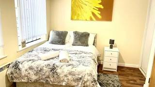 Alluring 2 Bedroom Leeds City Centre Apartment- Self Check-In,Balconied Apartment United Kingdom