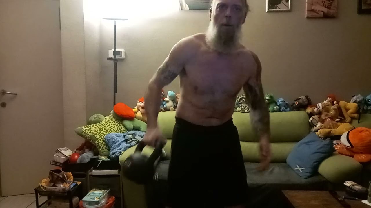 Figure eight to halo-Around the world clean and squat  (16kg) 