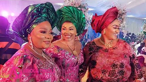 CLASSY.....MERCY AIGBE STEAL SHOW @ HOUSE OF PHREEDAH WEDDING