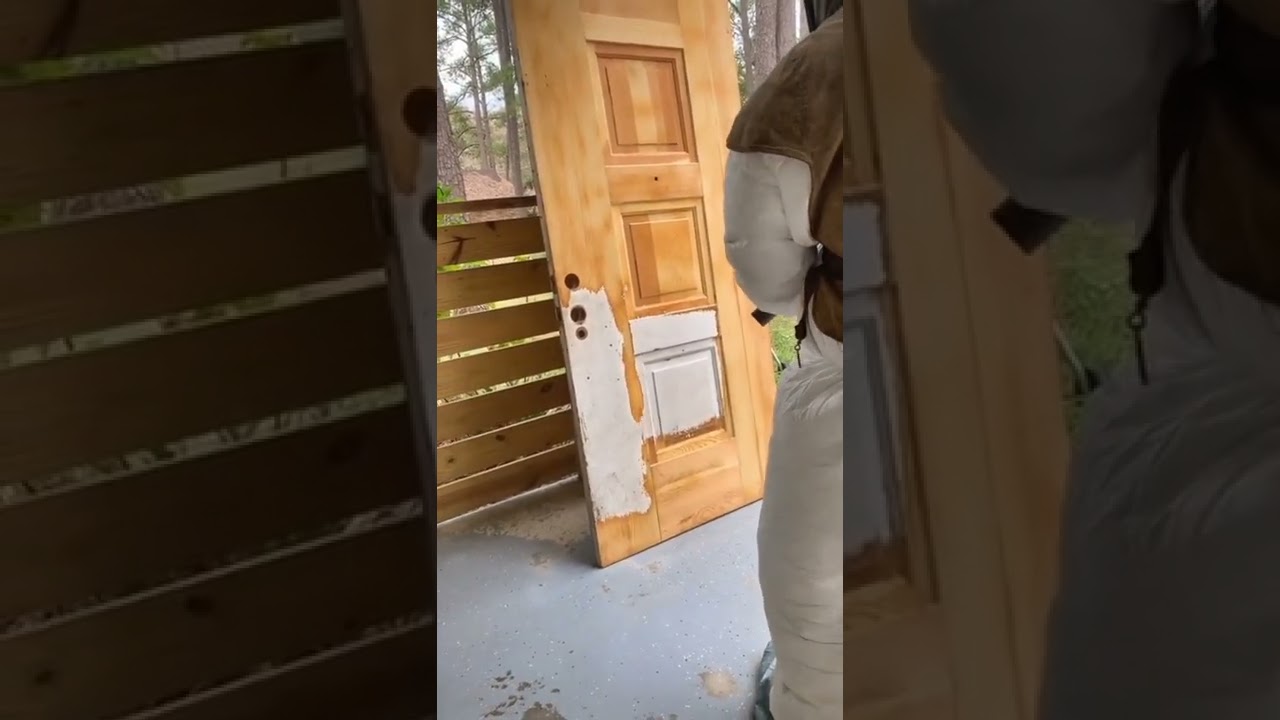 Как убрать старую краску с деревянной поверхности: самый эффективный способ.