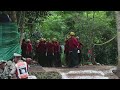 JOVENS AINDA CONTINUAM PRESOS EM CAVERNA NA TAILÂNDIA.