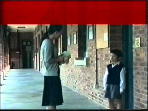 香港廣告:  KMB九巴 梯級上不准企立(再曳就罰你企樓梯)2003