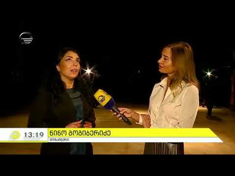 დიზაინერის და მსახიობების ერთობლივი პერფორმანსი მოძრაობის თეატრში