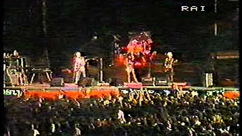 Siouxsie And The Banshees - Live Milano Suono 1982 - Almondbanshee.mpg