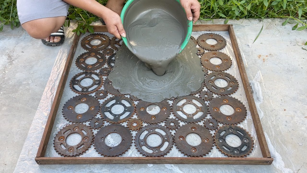 Recycled Metal Gears and Cement - How to make an outdoor coffee table from metal gears and cement