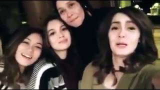 Adik beradik Senrose dengan emak mereka